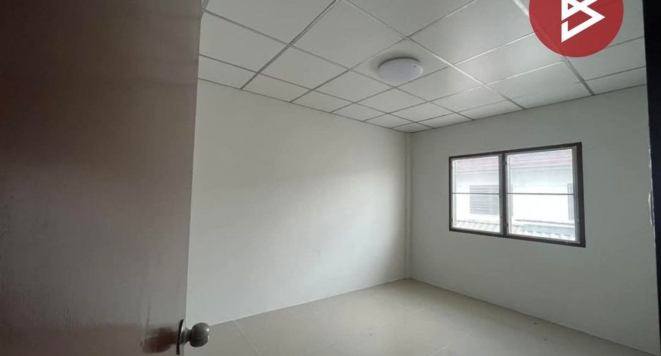 À vendre 2 chambres maison de ville à Bang Sao Thong, Samut Prakan