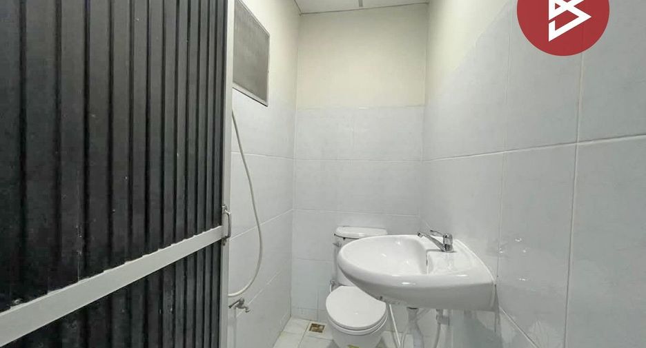 À vendre 2 chambres maison de ville à Bang Sao Thong, Samut Prakan