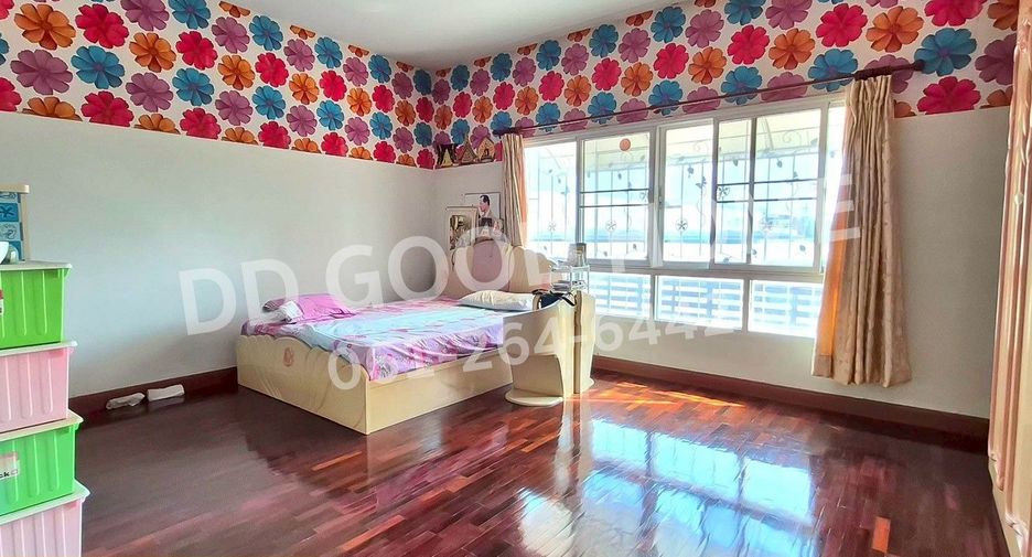 Casa adosada en venta de 4 habitaciones en Mueang Nonthaburi, Nonthaburi