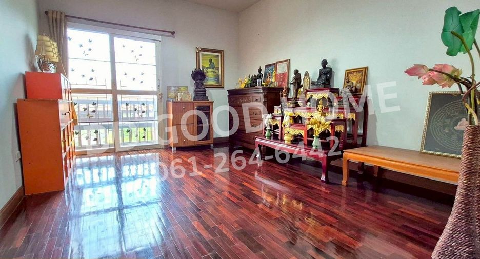 Casa adosada en venta de 4 habitaciones en Mueang Nonthaburi, Nonthaburi