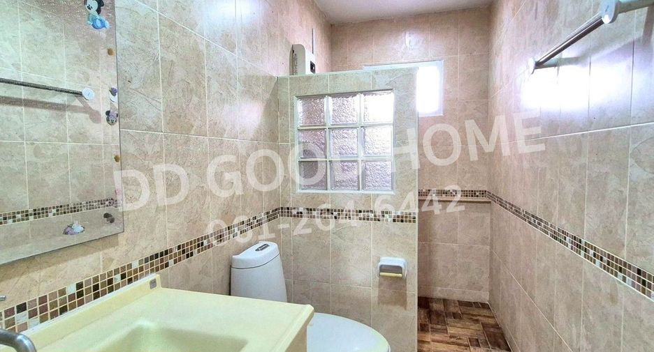 Casa adosada en venta de 4 habitaciones en Mueang Nonthaburi, Nonthaburi