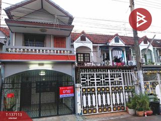À vendre 3 chambres maison de ville à Khlong Sam Wa, Bangkok