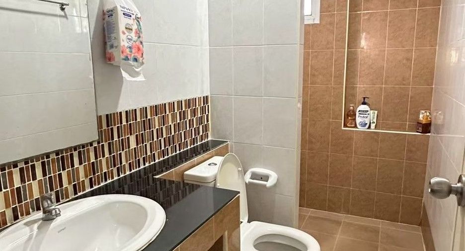 Haus zum Kauf mit 3 Zimmer in Phanat Nikhom, Chonburi