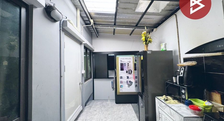 Reihenhaus zum Kauf mit 3 Zimmer in Thung Khru, Bangkok