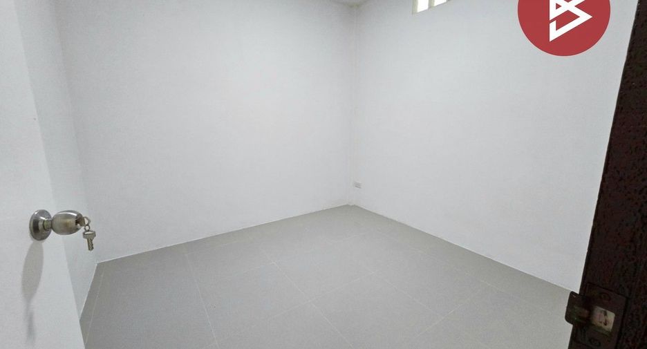 À vendre 2 chambres maison de ville à Phra Samut Chedi, Samut Prakan