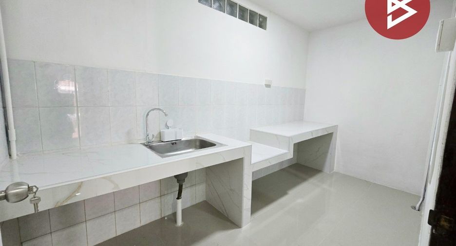 À vendre 2 chambres maison de ville à Phra Samut Chedi, Samut Prakan