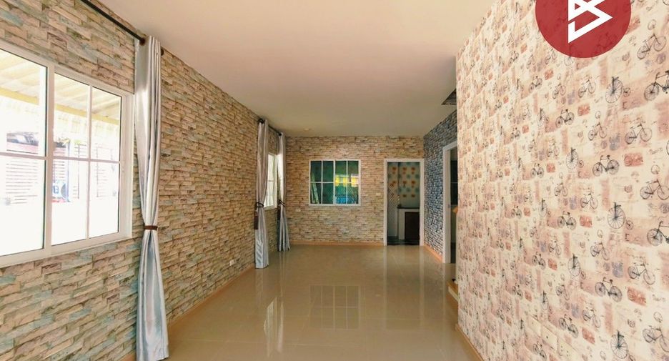 For sale 4 bedrooms townhouse in Mueang Samut Prakan, Samut Prakan