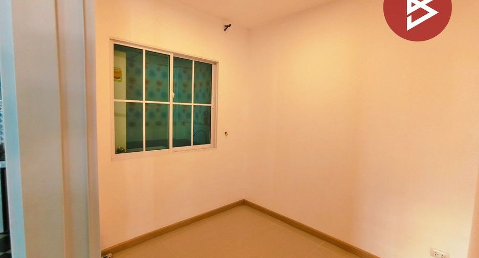 For sale 4 bedrooms townhouse in Mueang Samut Prakan, Samut Prakan