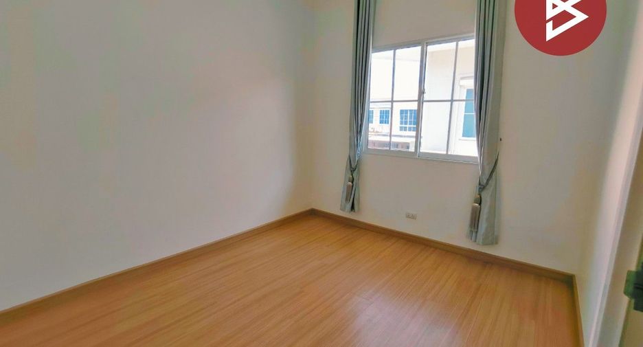 For sale 4 bedrooms townhouse in Mueang Samut Prakan, Samut Prakan