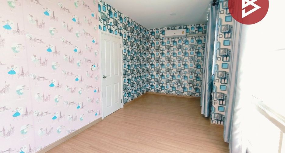 For sale 4 bedrooms townhouse in Mueang Samut Prakan, Samut Prakan