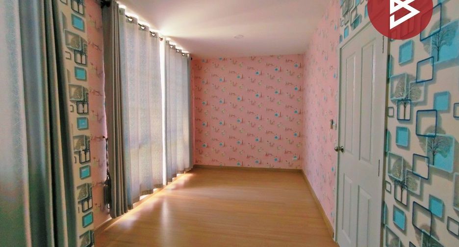 For sale 4 bedrooms townhouse in Mueang Samut Prakan, Samut Prakan