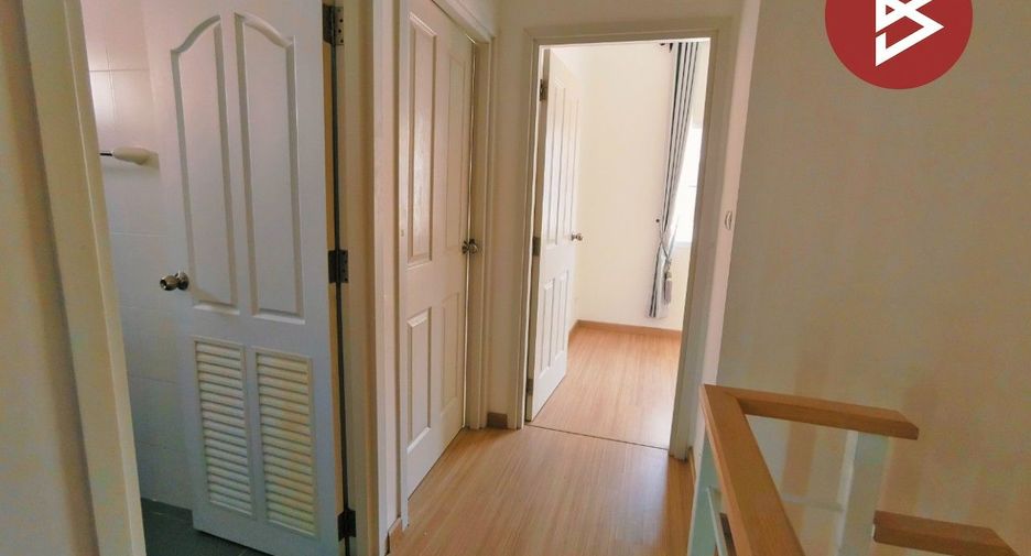 For sale 4 bedrooms townhouse in Mueang Samut Prakan, Samut Prakan
