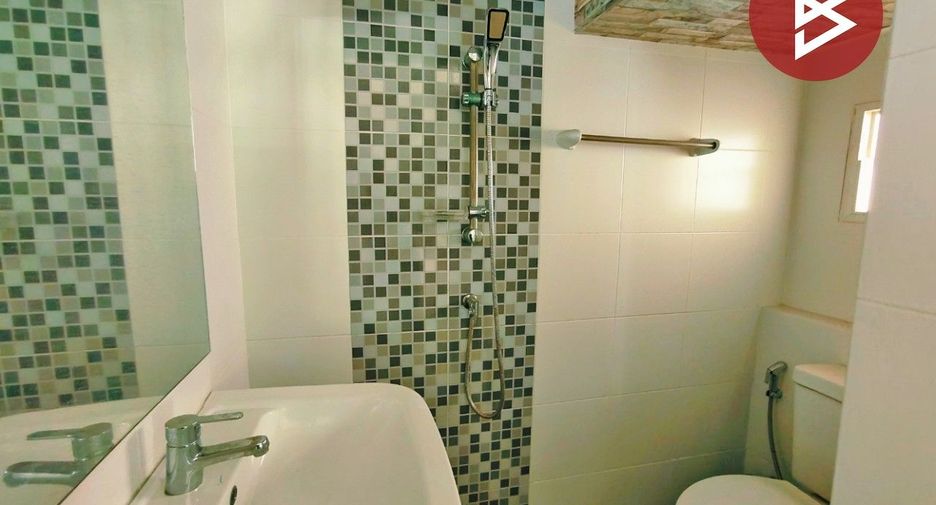 For sale 4 bedrooms townhouse in Mueang Samut Prakan, Samut Prakan
