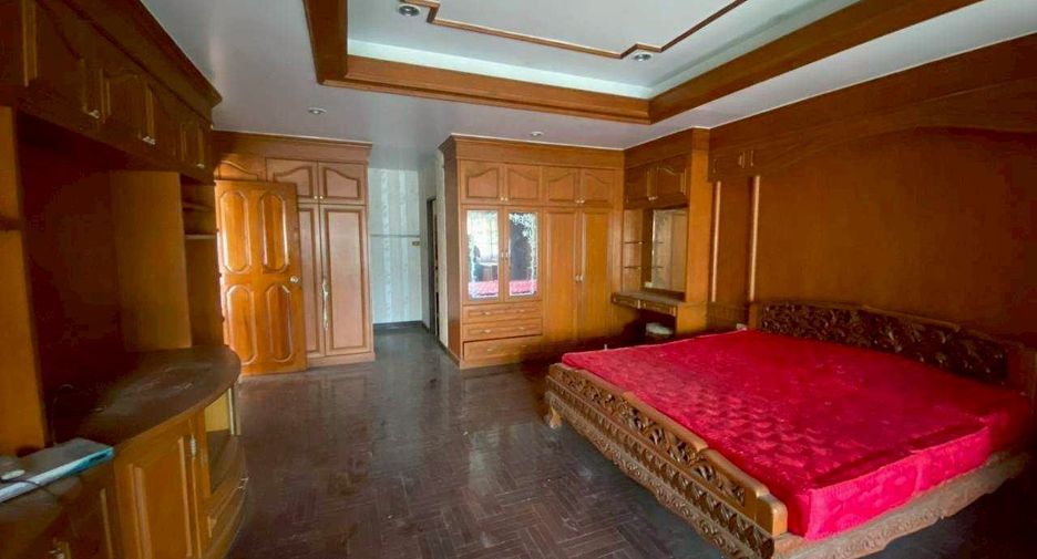 Haus zum Kauf mit Studio in Wang Thonglang, Bangkok