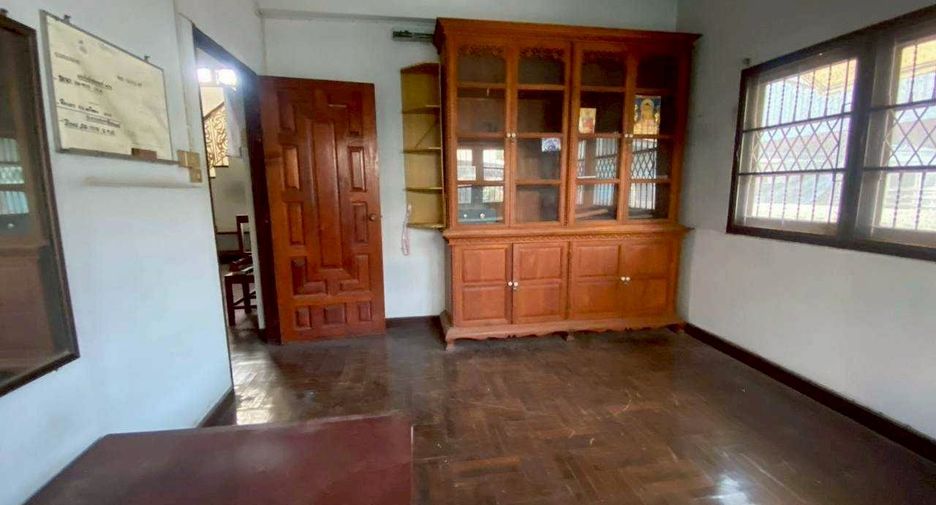 Haus zum Kauf mit Studio in Wang Thonglang, Bangkok