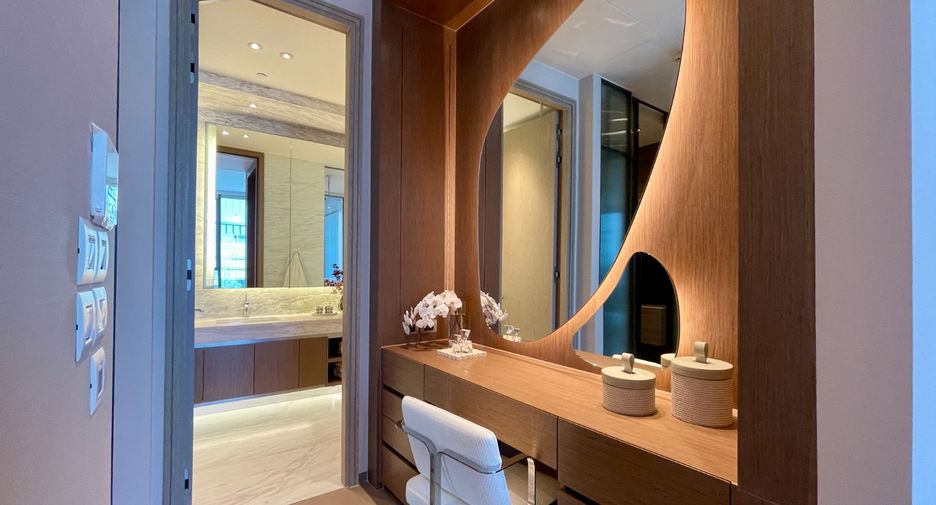 For sale 2 bedrooms condo in Pathum Wan, Bangkok