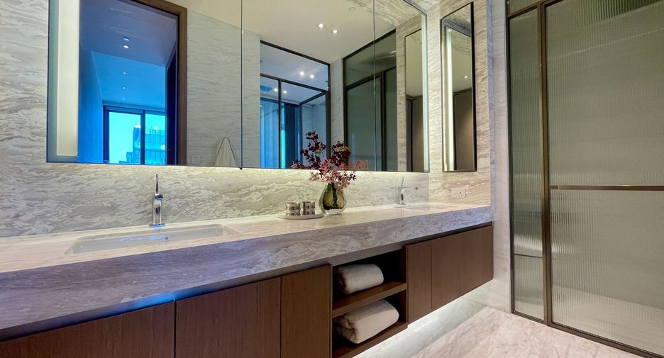 For sale 2 bedrooms condo in Pathum Wan, Bangkok
