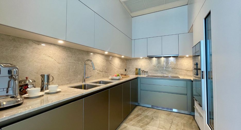 For sale 2 bedrooms condo in Pathum Wan, Bangkok