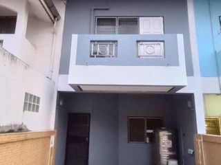 Casa adosada en venta de 2 habitaciones en Krathum Baen, Samut Sakhon
