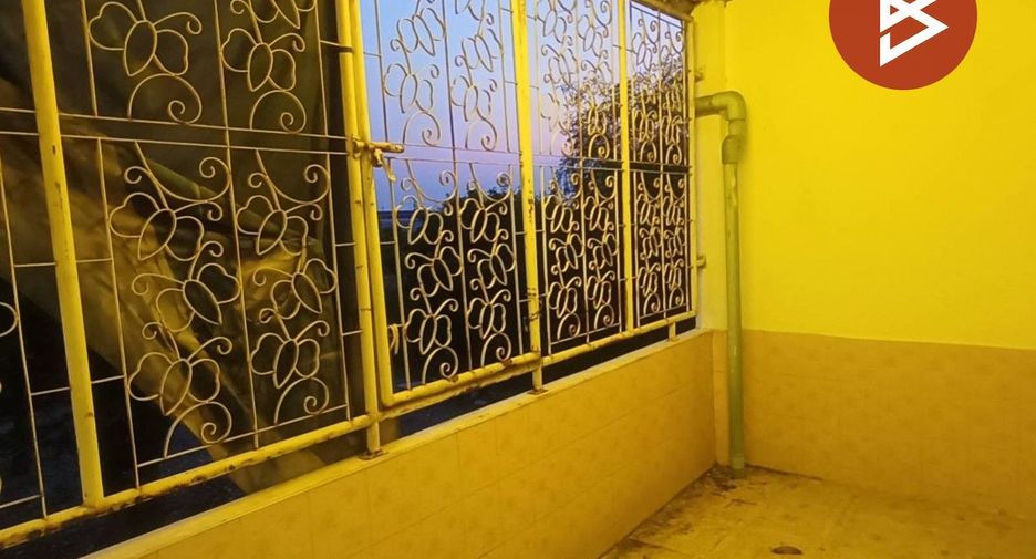Casa adosada en venta de 2 habitaciones en Krathum Baen, Samut Sakhon