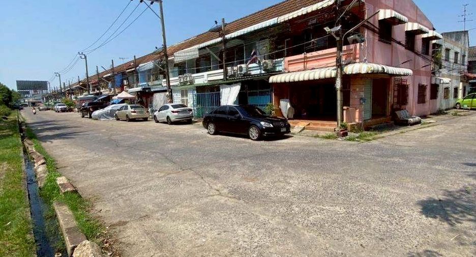 For sale 2 bedrooms townhouse in Bang Khae, Bangkok