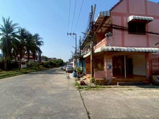 For sale 2 bedrooms townhouse in Bang Khae, Bangkok
