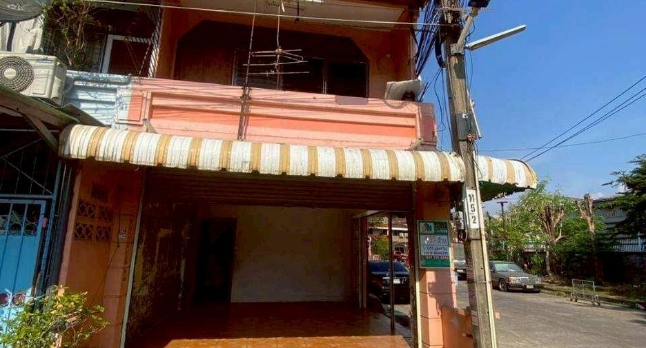 For sale 2 bedrooms townhouse in Bang Khae, Bangkok