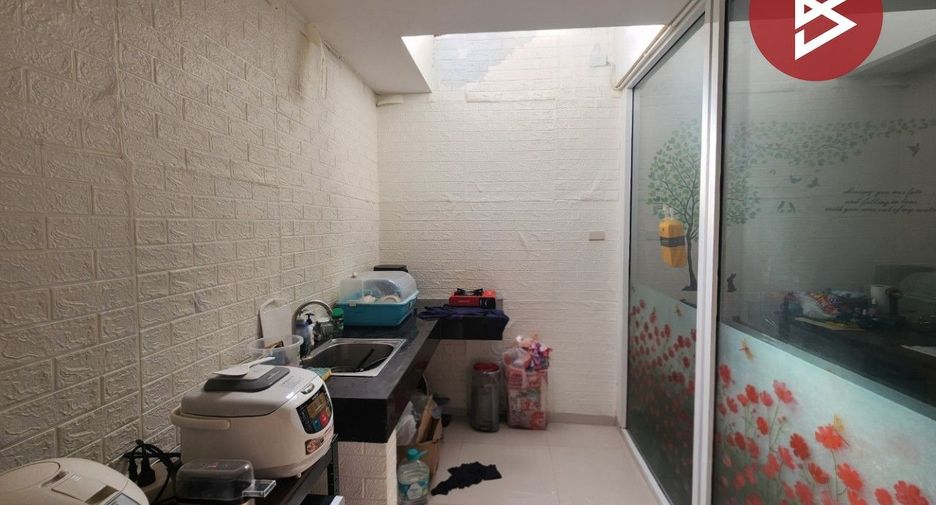 Casa adosada en venta de 2 habitaciones en Mueang Chon Buri, Chonburi