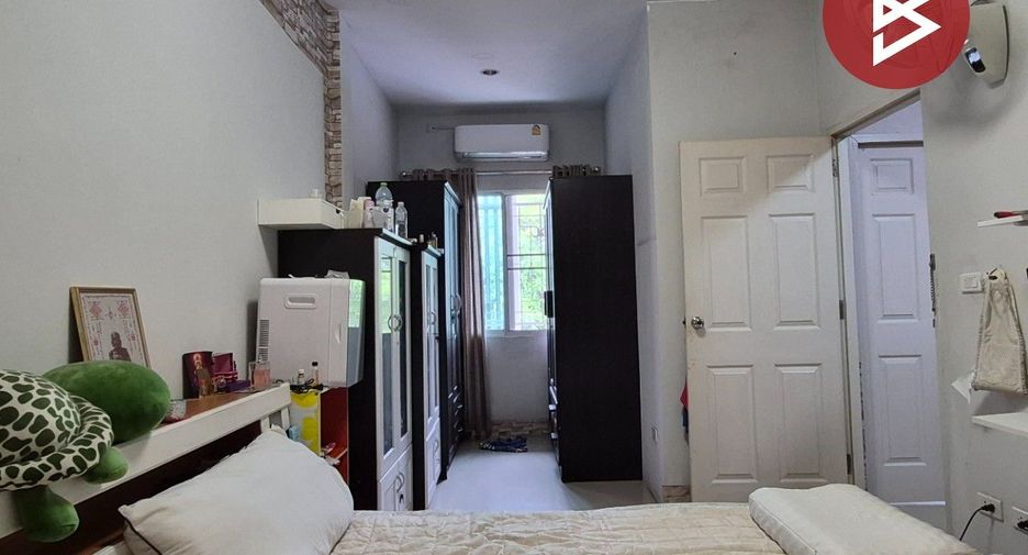 For sale 3 bedrooms townhouse in Mueang Samut Sakhon, Samut Sakhon