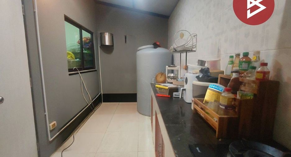 For sale 4 bedrooms townhouse in Mueang Chachoengsao, Chachoengsao