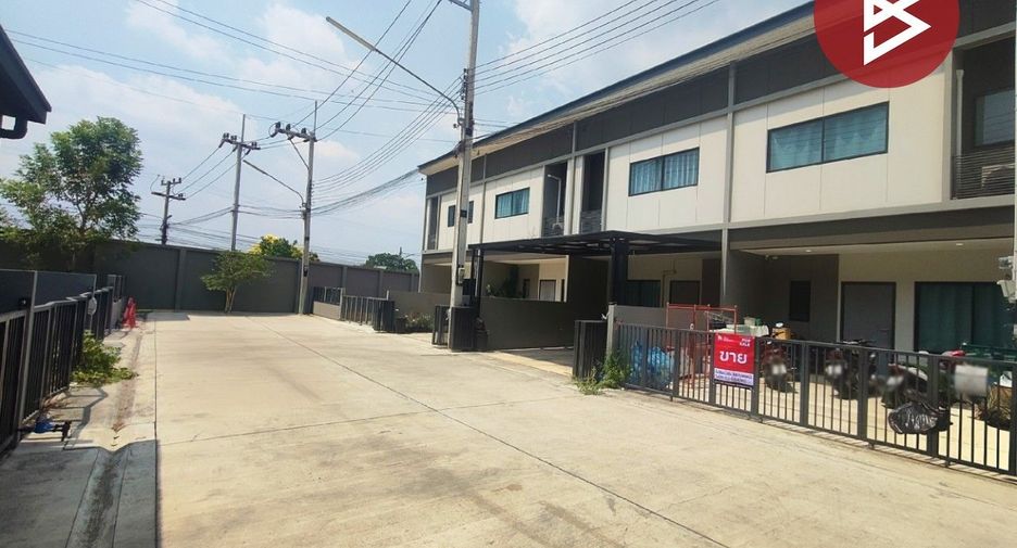 For sale 4 bedrooms townhouse in Mueang Chachoengsao, Chachoengsao
