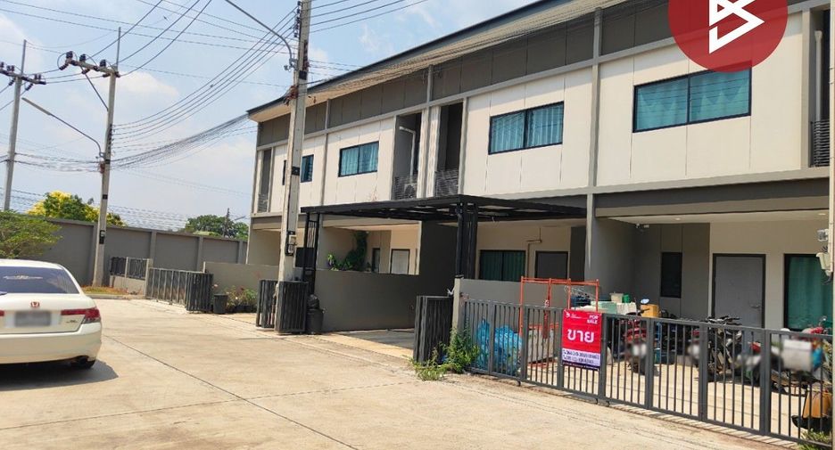 For sale 4 bedrooms townhouse in Mueang Chachoengsao, Chachoengsao