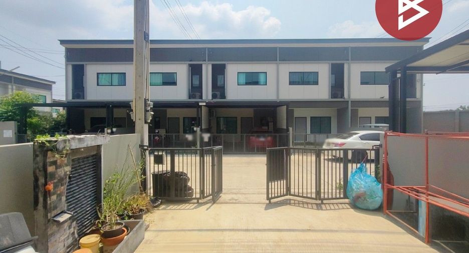 For sale 4 bedrooms townhouse in Mueang Chachoengsao, Chachoengsao