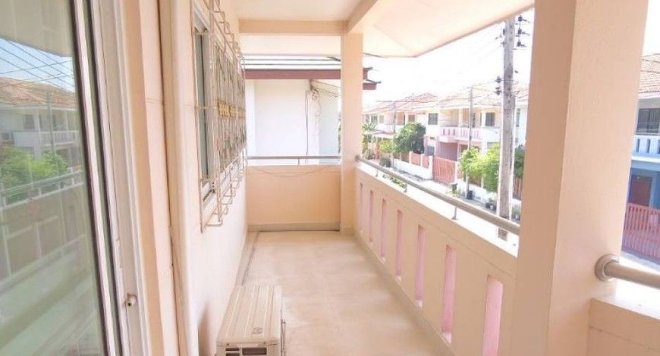 For sale 4 bedrooms house in Mueang Chachoengsao, Chachoengsao
