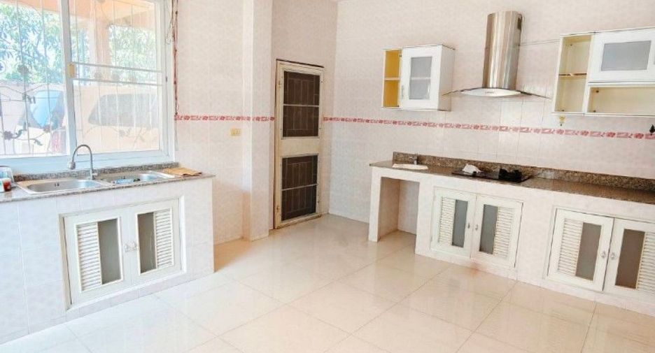 For sale 4 bedrooms house in Mueang Chachoengsao, Chachoengsao