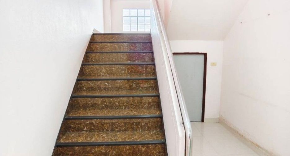 For sale 4 bedrooms house in Mueang Chachoengsao, Chachoengsao