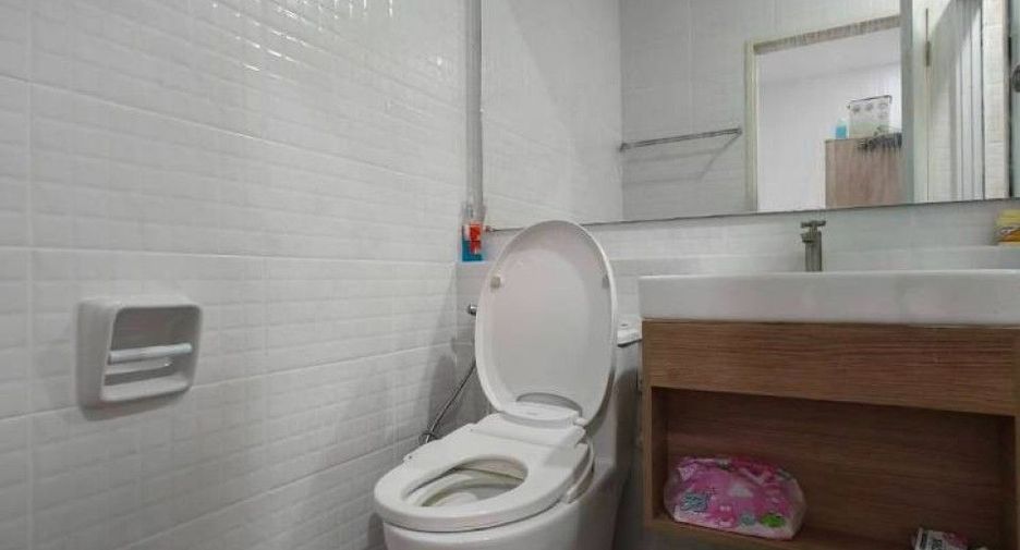 Casa adosada en venta de 3 habitaciones en Bang Phli, Samut Prakan