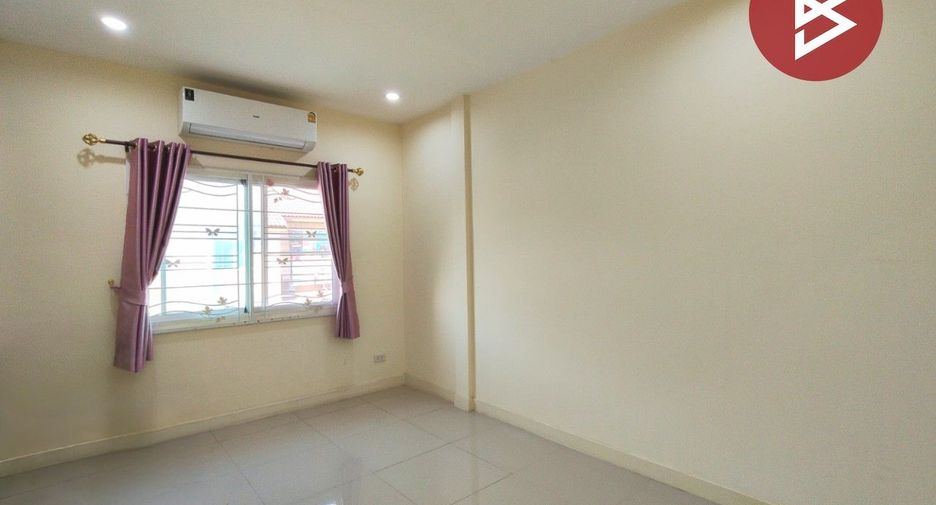 À vendre 3 chambres maison de ville à Bang Sao Thong, Samut Prakan
