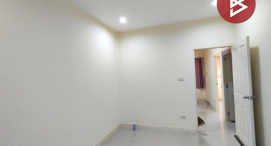 À vendre 3 chambres maison de ville à Bang Sao Thong, Samut Prakan