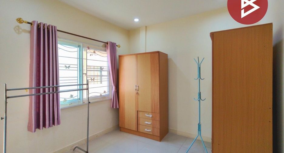 À vendre 3 chambres maison de ville à Bang Sao Thong, Samut Prakan
