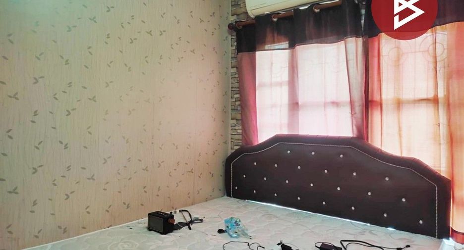 For sale 3 bedrooms townhouse in Mueang Samut Prakan, Samut Prakan