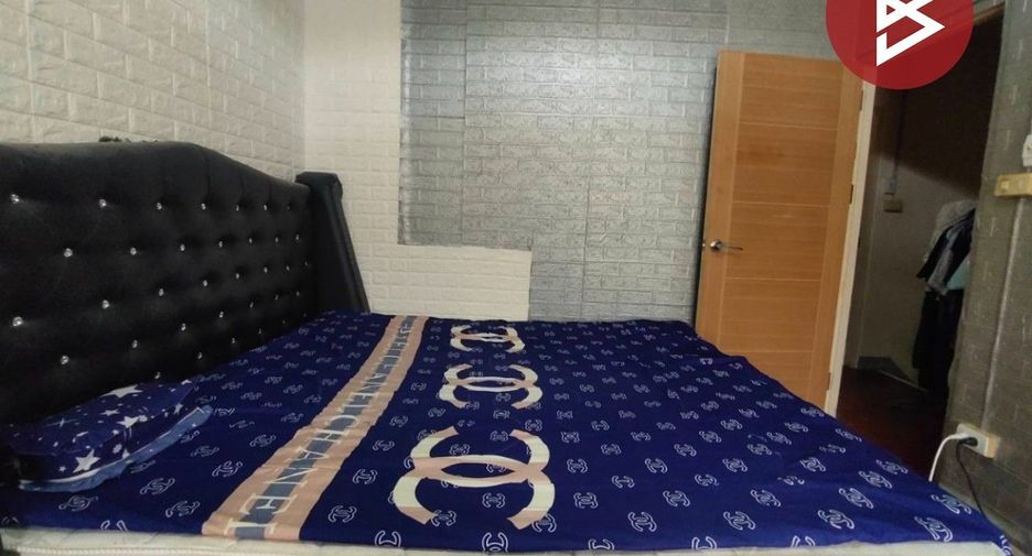 For sale 3 bedrooms townhouse in Mueang Samut Prakan, Samut Prakan