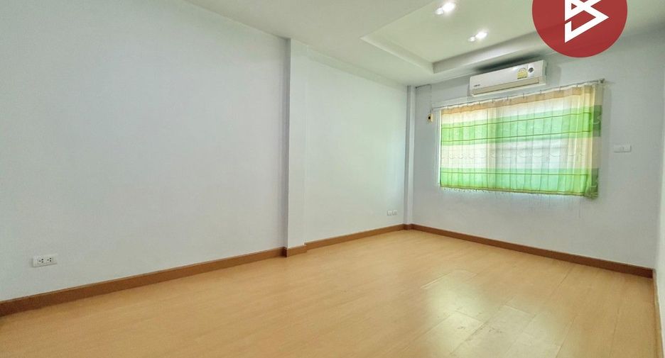 For sale 4 bedrooms townhouse in Mueang Samut Sakhon, Samut Sakhon