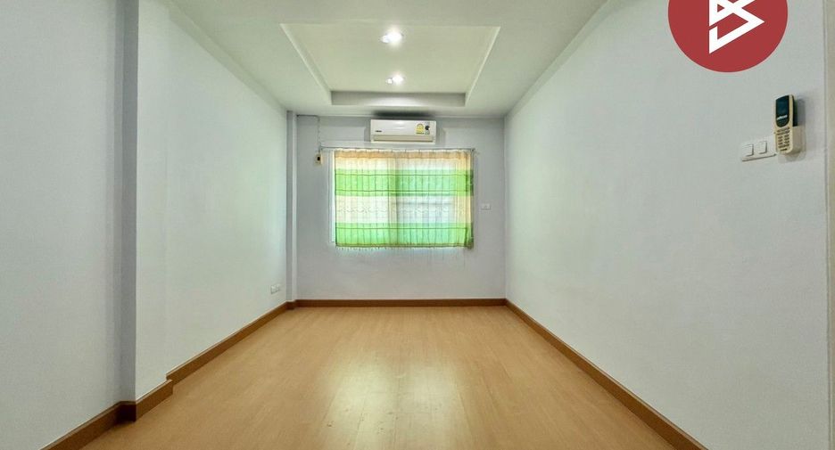 For sale 4 bedrooms townhouse in Mueang Samut Sakhon, Samut Sakhon