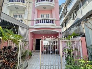 À vendre 4 chambres maison de ville à Phasi Charoen, Bangkok