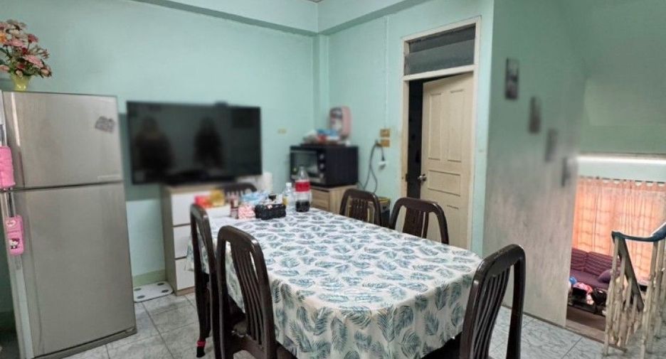 Reihenhaus zum Kauf mit 4 Zimmer in Phasi Charoen, Bangkok