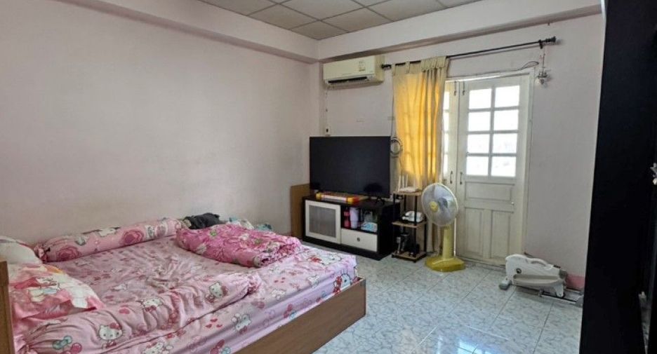 Reihenhaus zum Kauf mit 4 Zimmer in Phasi Charoen, Bangkok