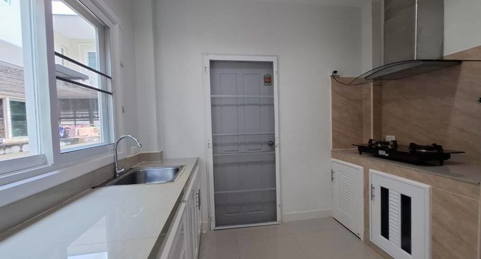 For rent 3 bedrooms house in Mueang Chiang Mai, Chiang Mai