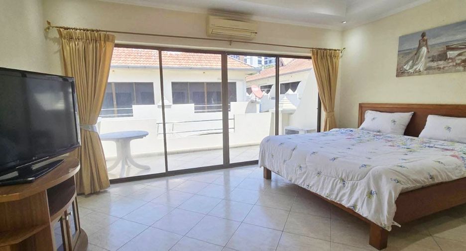 À louer 4 chambres maison de ville à Bang Lamung, Chonburi