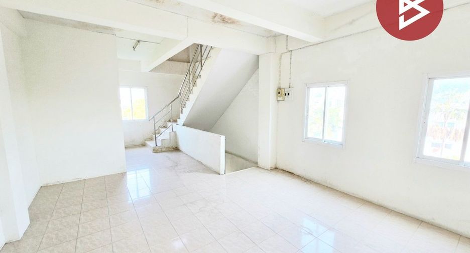 Local comercial en venta de 2 habitaciones en Mueang Nakhon Pathom, Nakhon Pathom